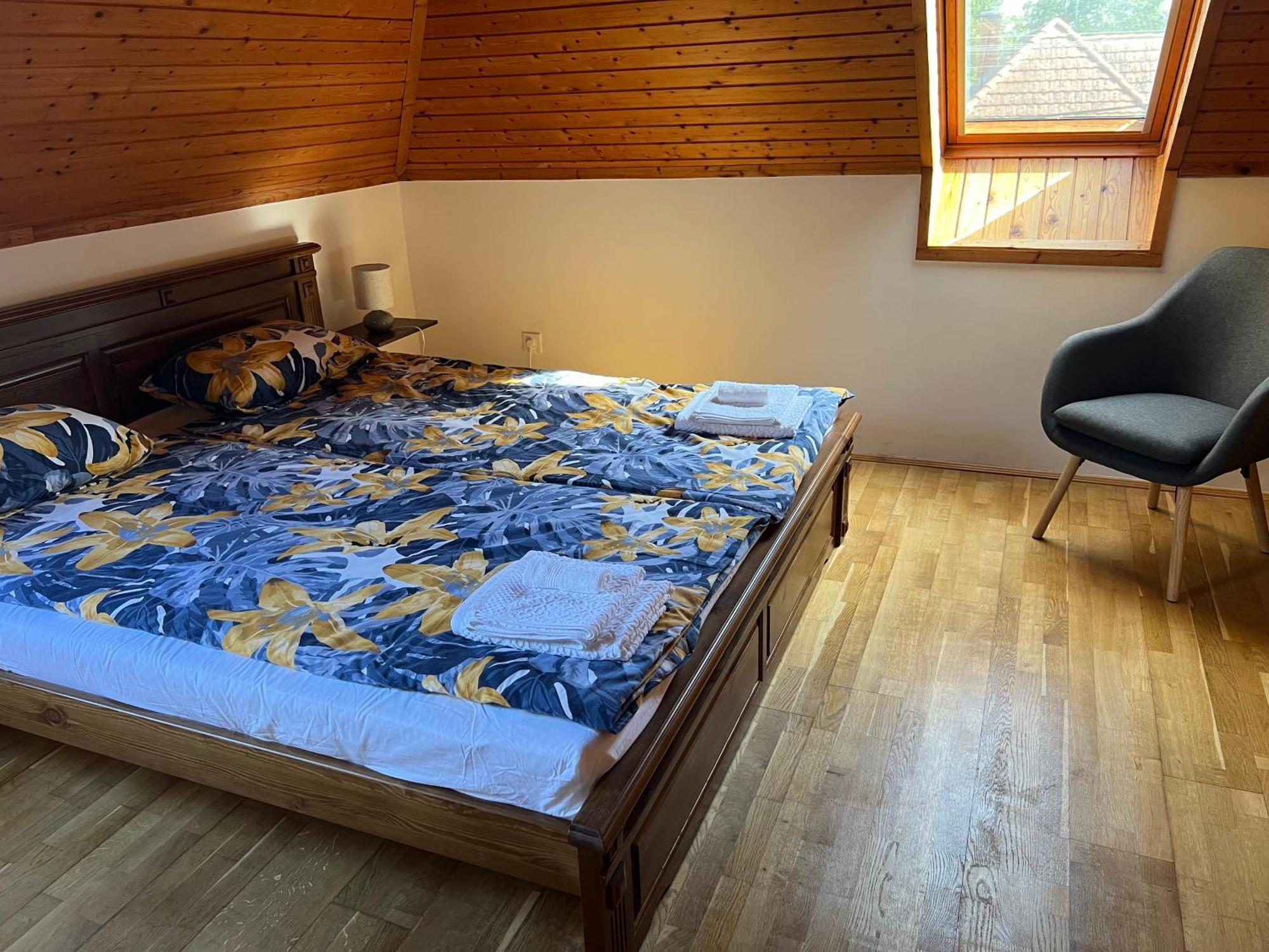 Bor Es Kenyer Hotel Hegymagas Eksteriør billede