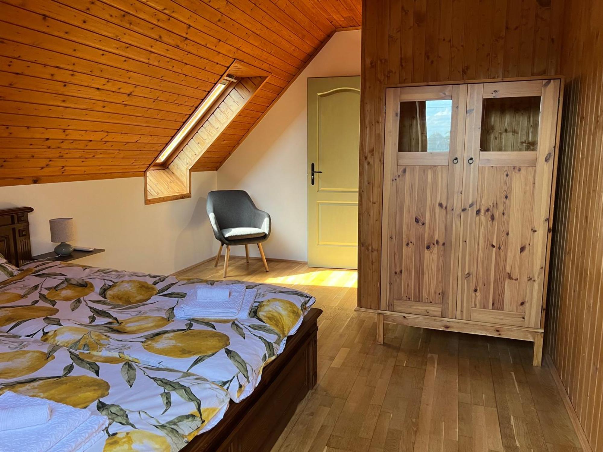 Bor Es Kenyer Hotel Hegymagas Eksteriør billede